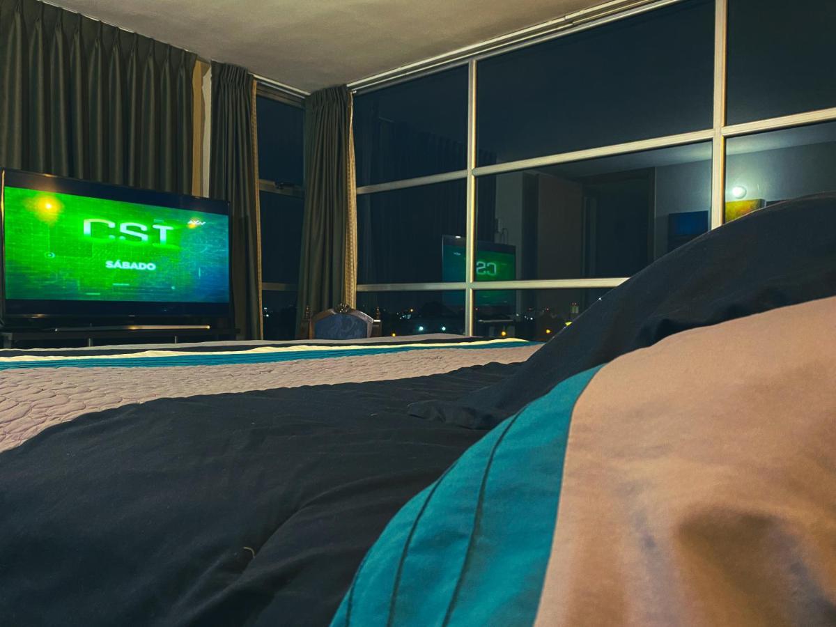 2 Rooms, 1 King Size Bed, 64" Smart Hdtv 과테말라 외부 사진